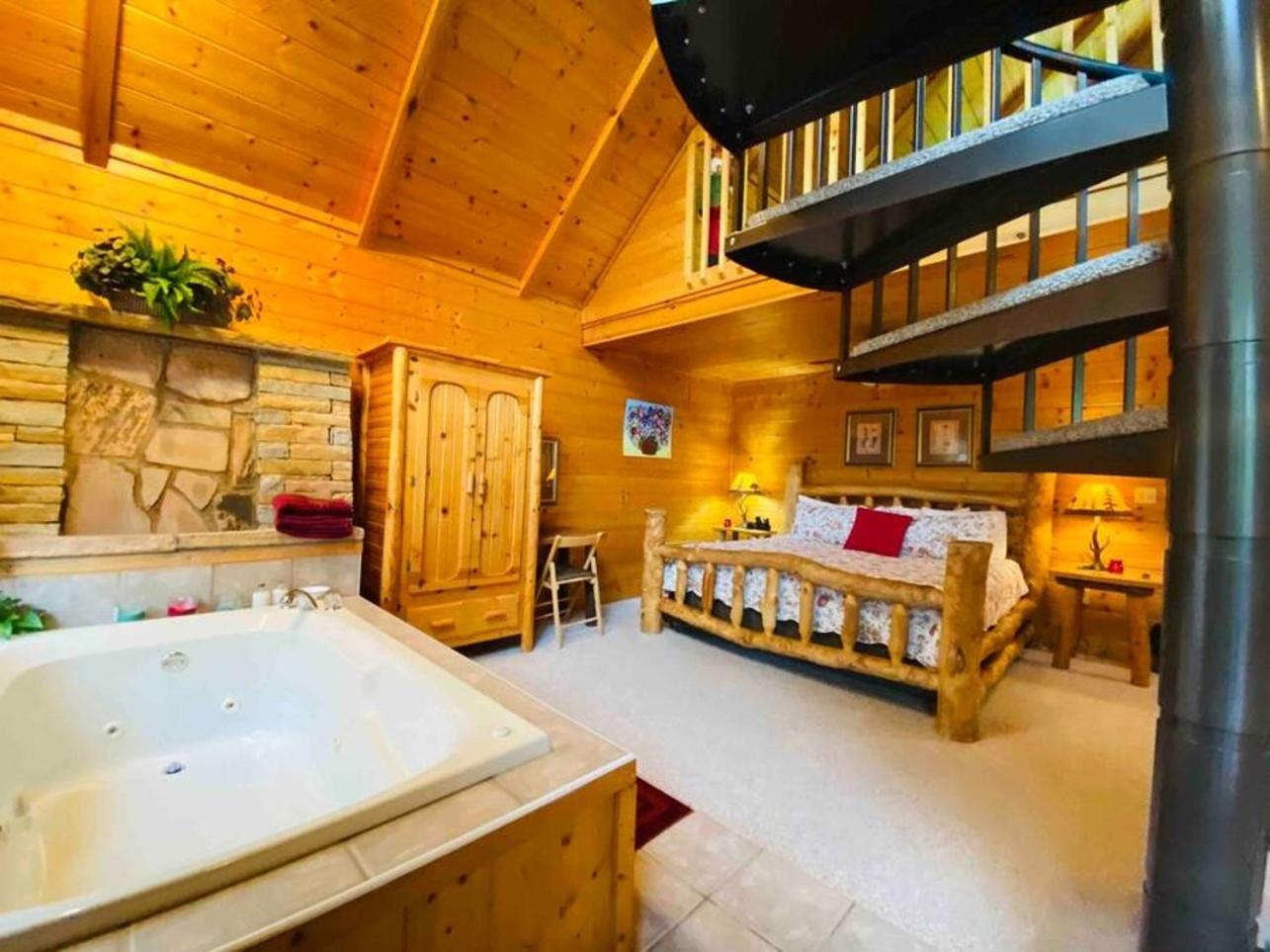 Romantic, Honeymoon Cabin In The Smokies! Gatlinburg Eksteriør bilde