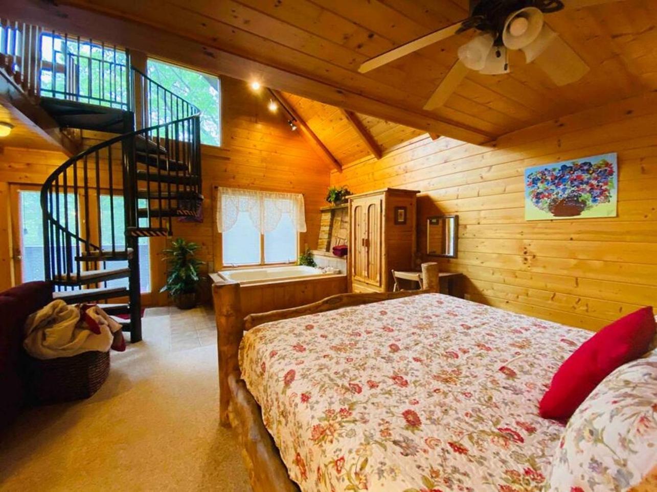 Romantic, Honeymoon Cabin In The Smokies! Gatlinburg Eksteriør bilde